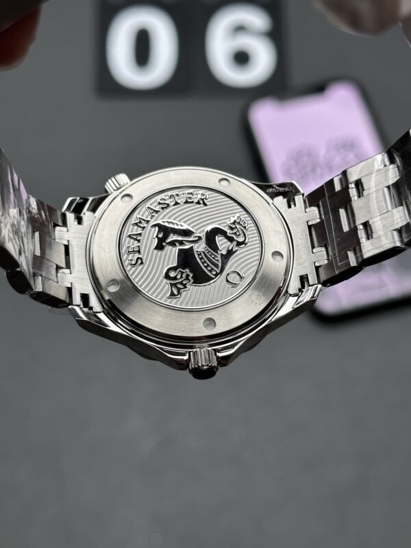 OMG236  Seahorse 300 1:1 Super Clone - Image 3