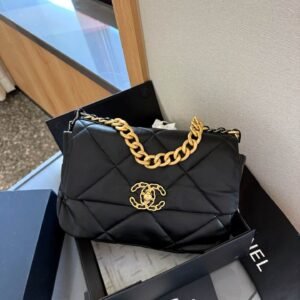 XNR825 Chanel 19  1:1 super clone from a super factory