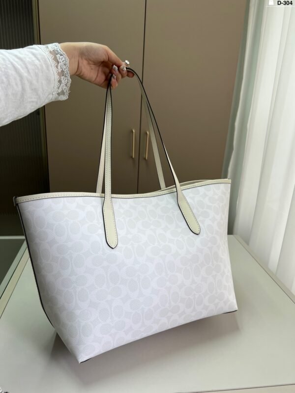 COH958   Shopping Bag 1:1 Super Clone - Image 2
